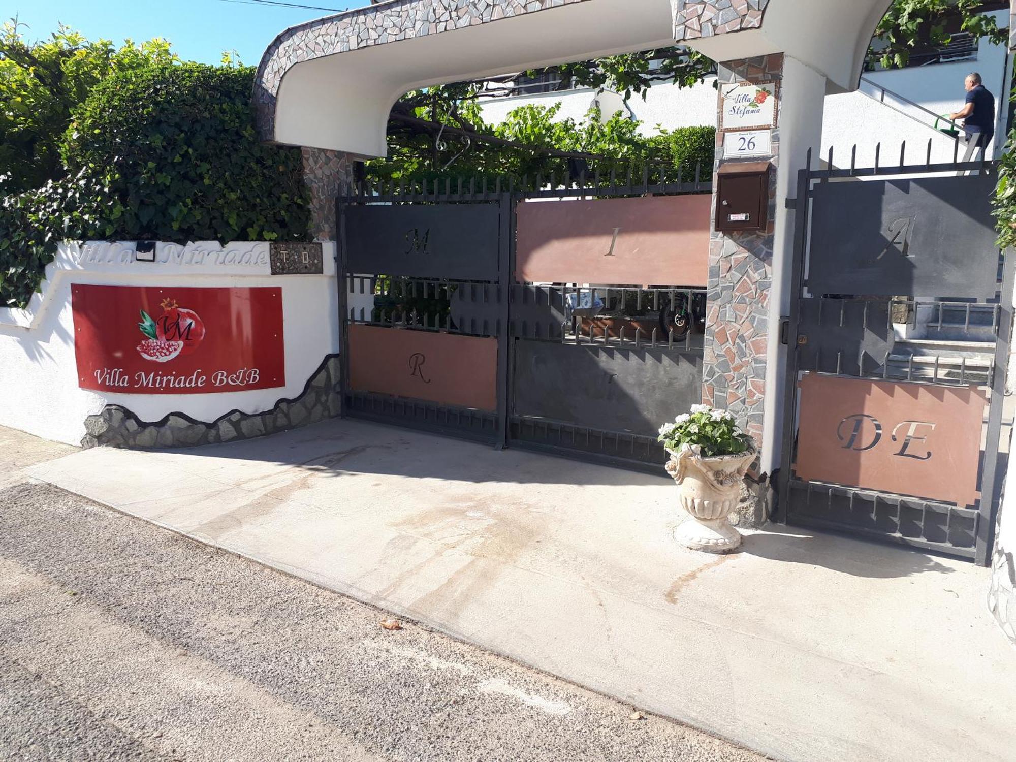 פסטום Villa Miriade B&B מראה חיצוני תמונה